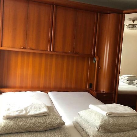 A Private Room In A Shared Apartment Wien Ngoại thất bức ảnh
