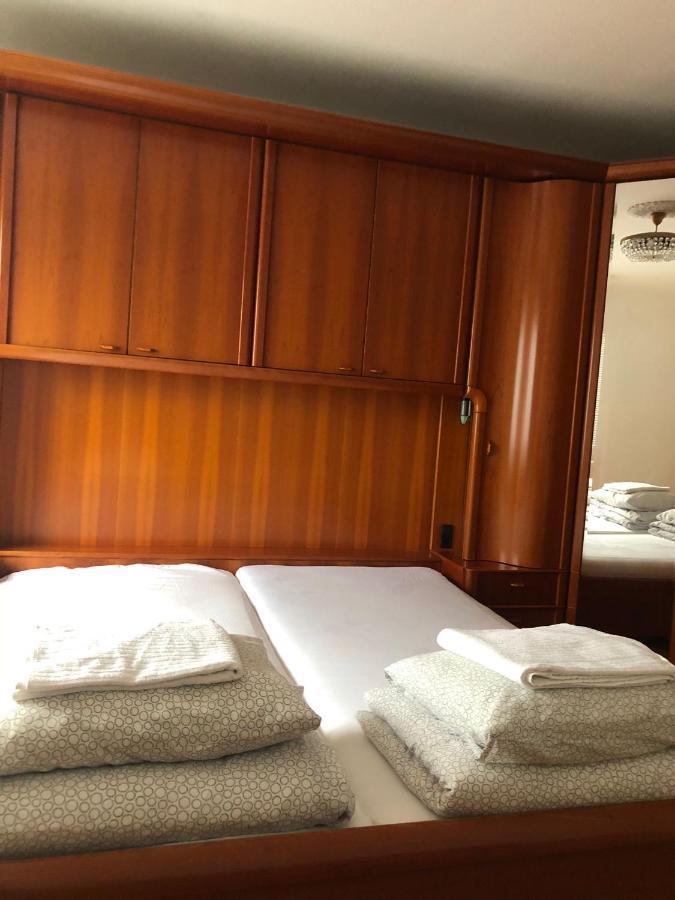 A Private Room In A Shared Apartment Wien Ngoại thất bức ảnh